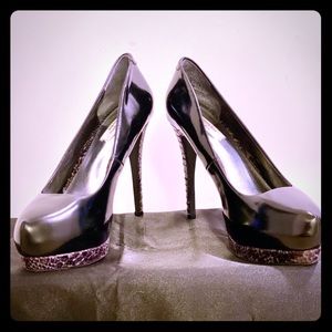 Simply Vera Wang Black Metallic Snakeskin Stiletto